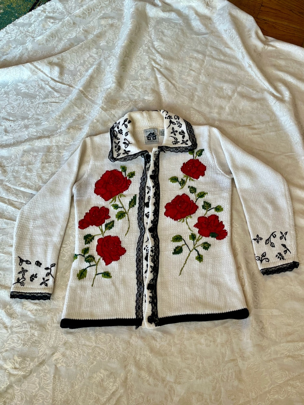 Storybook Knits White Cardigan Sweater Cardigan Red Rose Toile Embroidery SZ XS - Picture 9 of 17